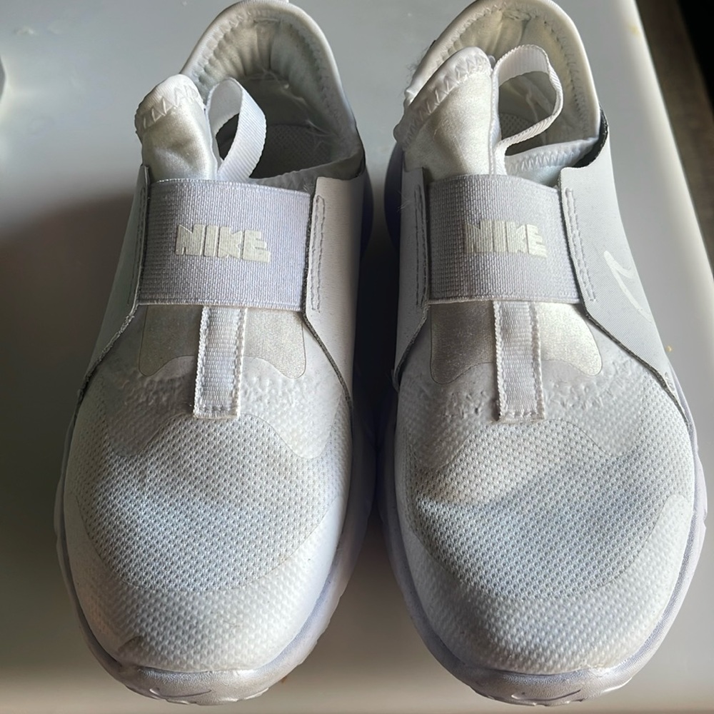 KidsNike flex runner. Slip on shoe